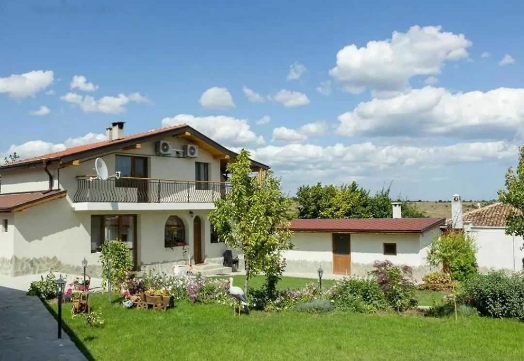 Kъща За Гости Калимански Рай Kalimantsi Holiday home