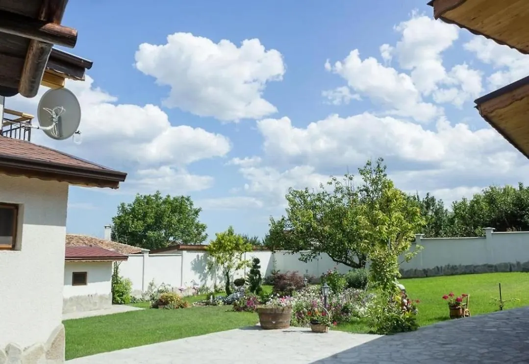 Holiday home Kъща За Гости Калимански Рай Kalimantsi